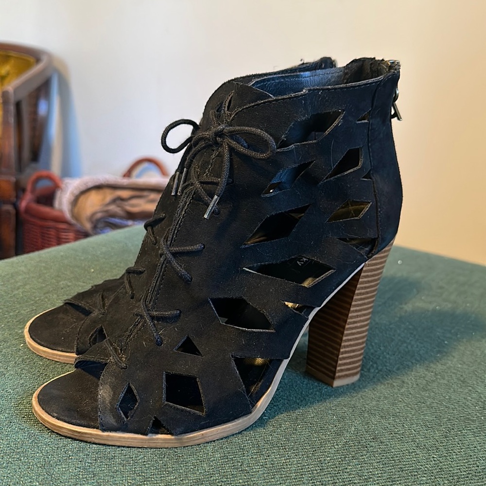 Black Parker and sky heels size 8